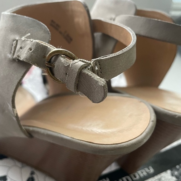 CL by Laundry Baja Sandals - Picture 8 of 9